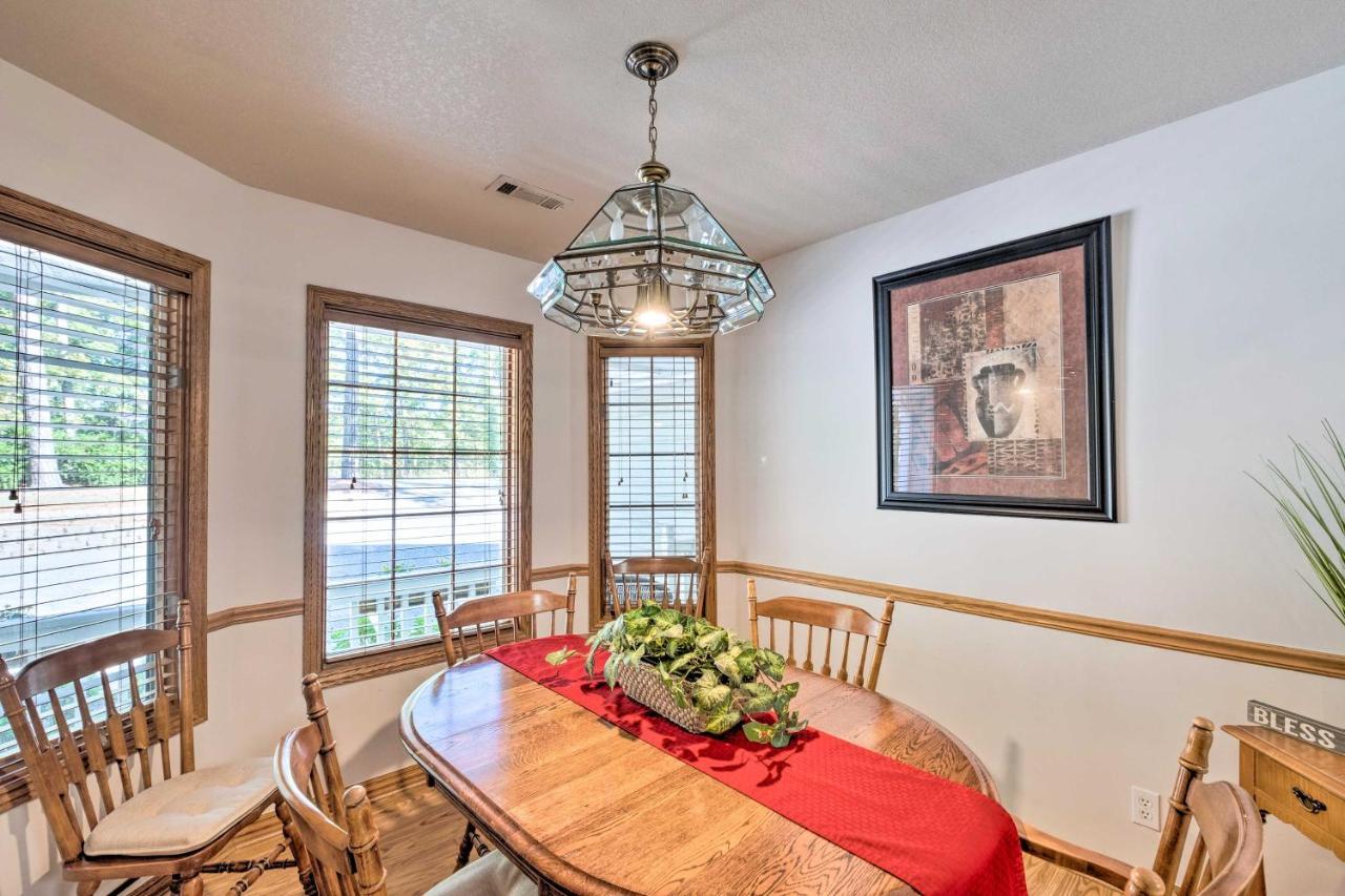 Beautiful Ozark Oasis With Deck Walk To Beaver Lake Rogers Esterno foto
