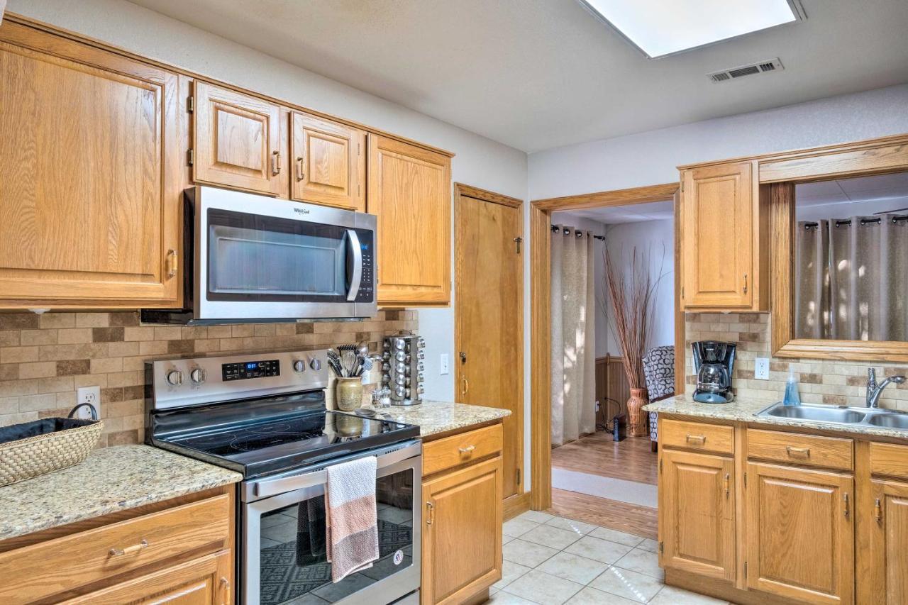 Beautiful Ozark Oasis With Deck Walk To Beaver Lake Rogers Esterno foto