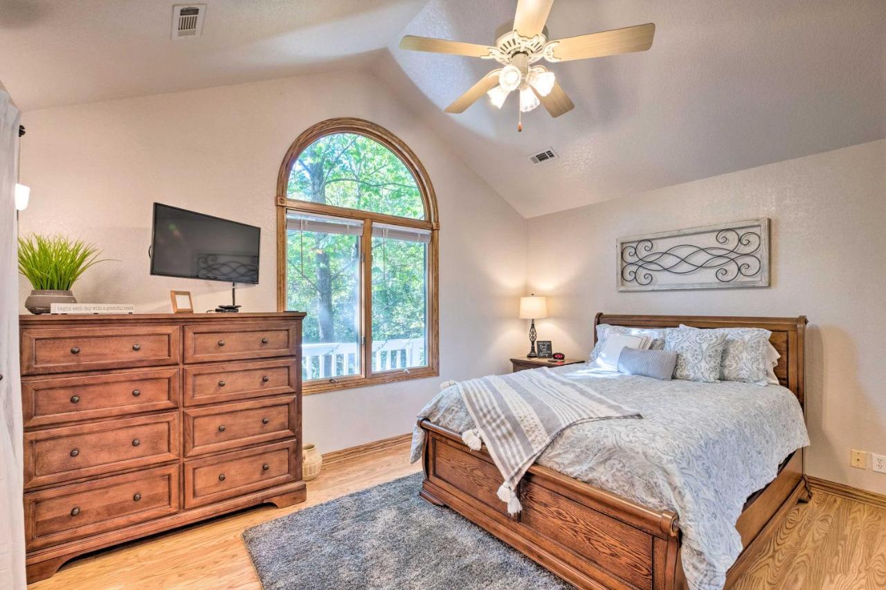 Beautiful Ozark Oasis With Deck Walk To Beaver Lake Rogers Esterno foto