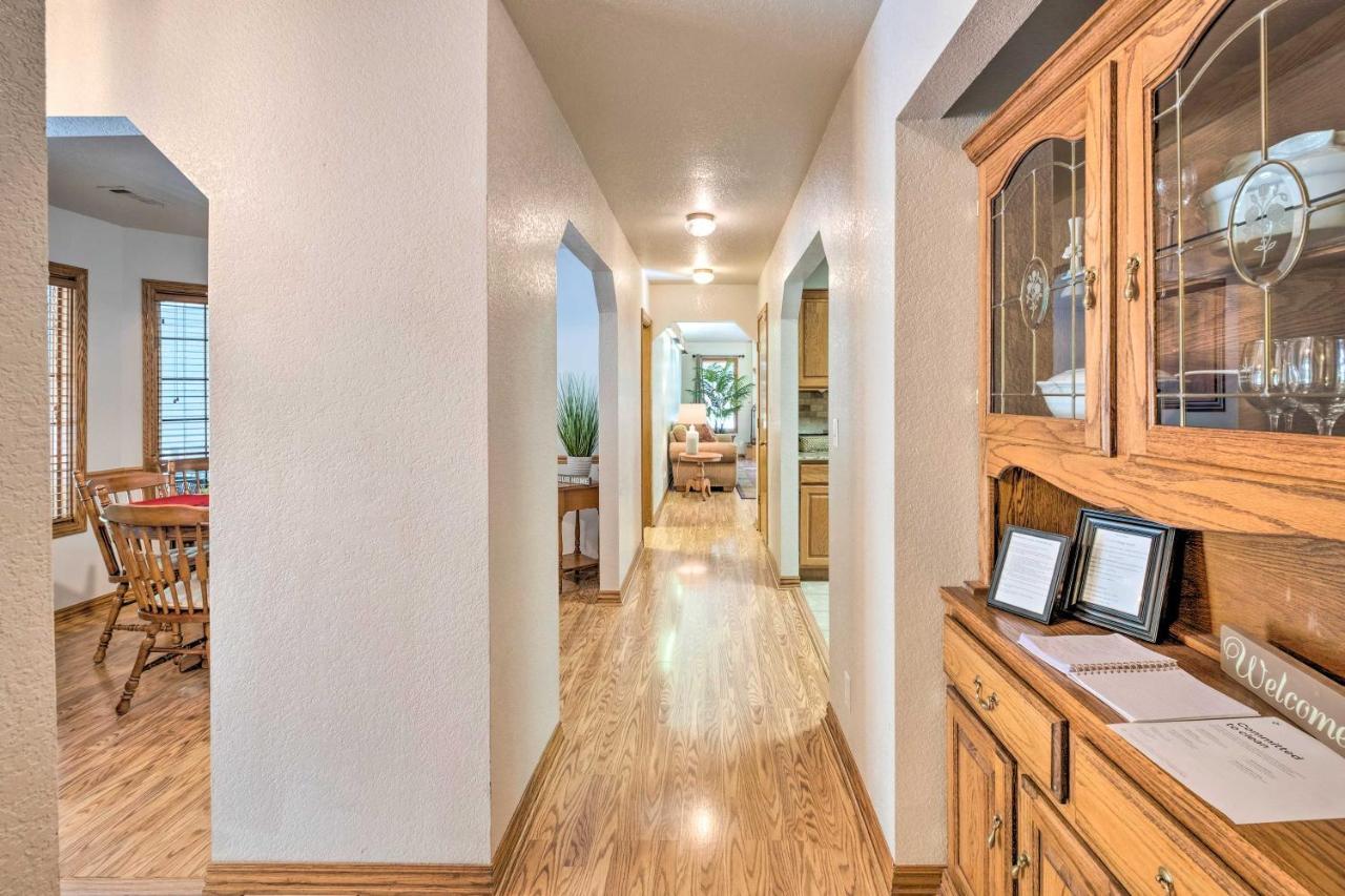 Beautiful Ozark Oasis With Deck Walk To Beaver Lake Rogers Esterno foto