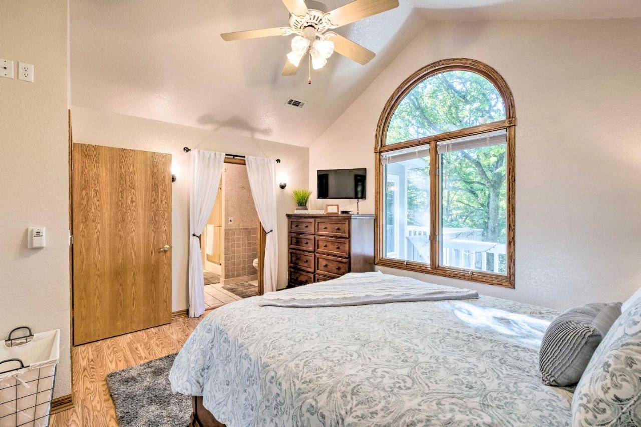 Beautiful Ozark Oasis With Deck Walk To Beaver Lake Rogers Esterno foto