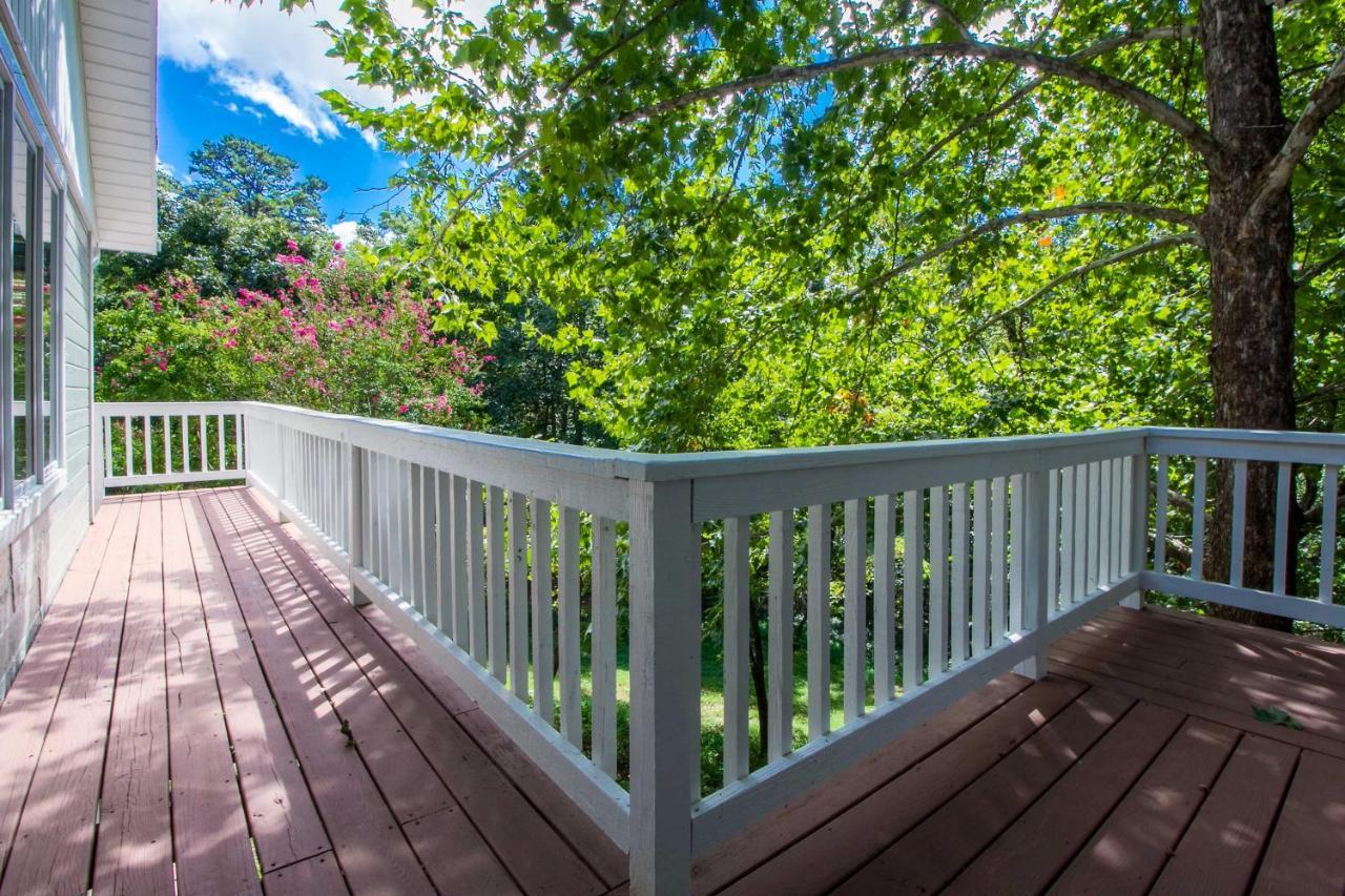 Beautiful Ozark Oasis With Deck Walk To Beaver Lake Rogers Esterno foto